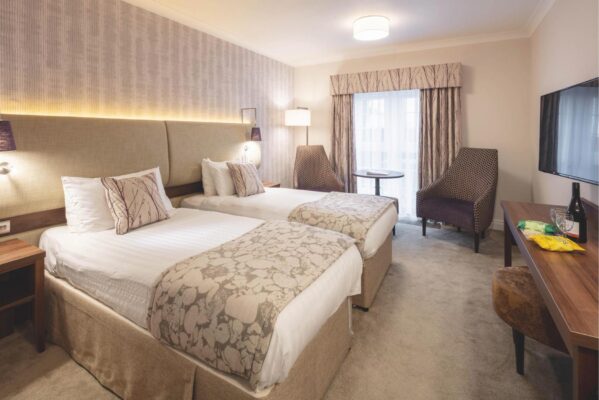 Warner holiday Alvaston Hall Hotel interior standard room image with twin beds