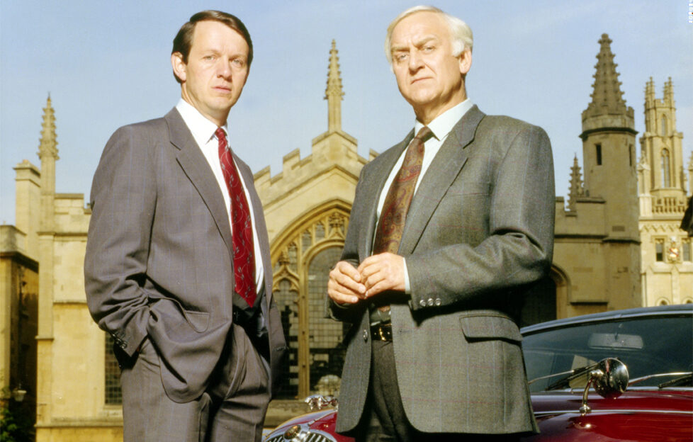 Inspector Morse and Sergeant Lewis beside Oxford college and Morse's car.