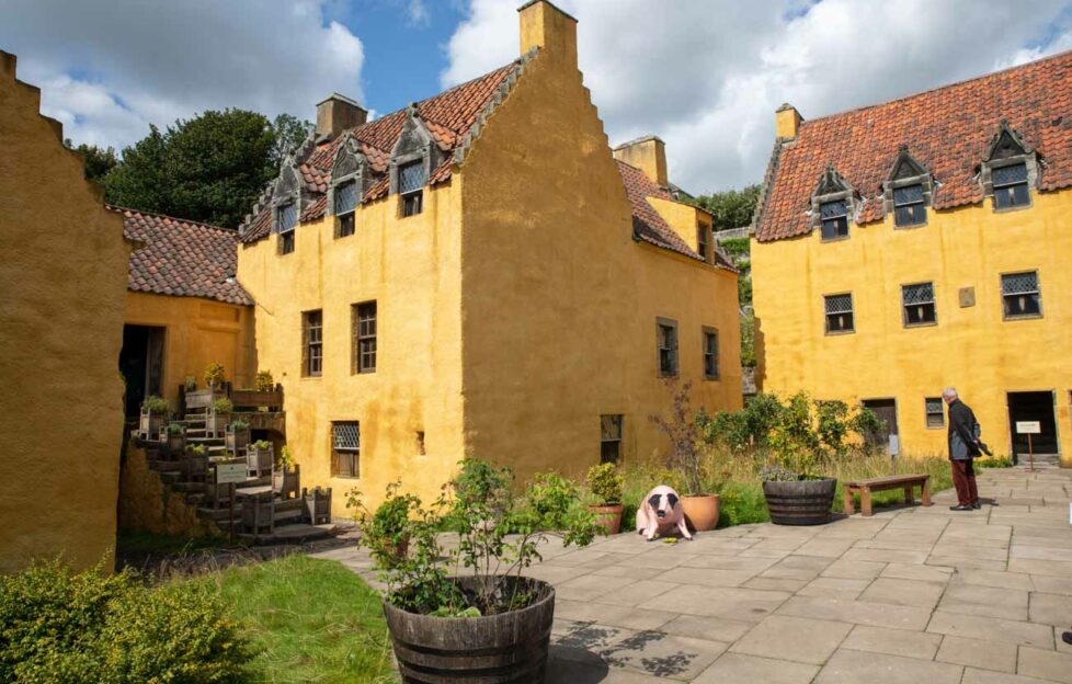 Yellow stoned The Palace in Culross on a sunny day