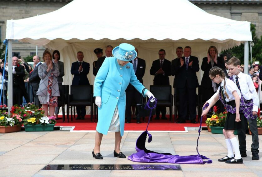 The Queen officially opening Slessor Gardens in Dundee in 2016. 