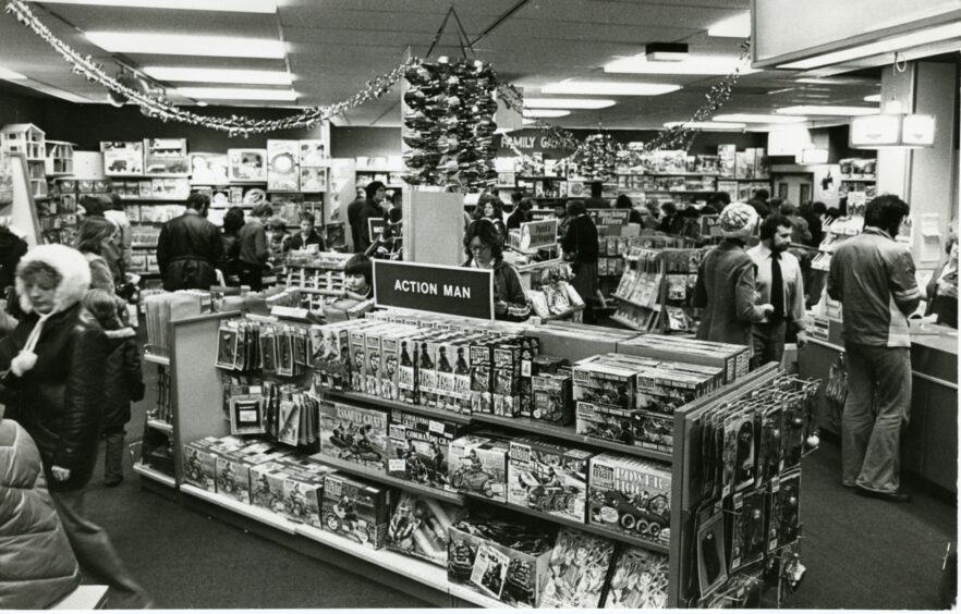 Sunday shoppers enjoying a browse at John Menzies in 1979. Image: DC Thomson.