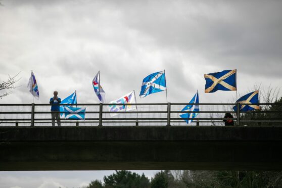 SNP and Yes activists put on a display over the A90.