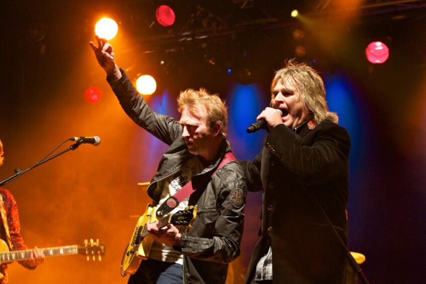 Mike Peters performs another Big Country classic alongside guitarist Bruce Watson.