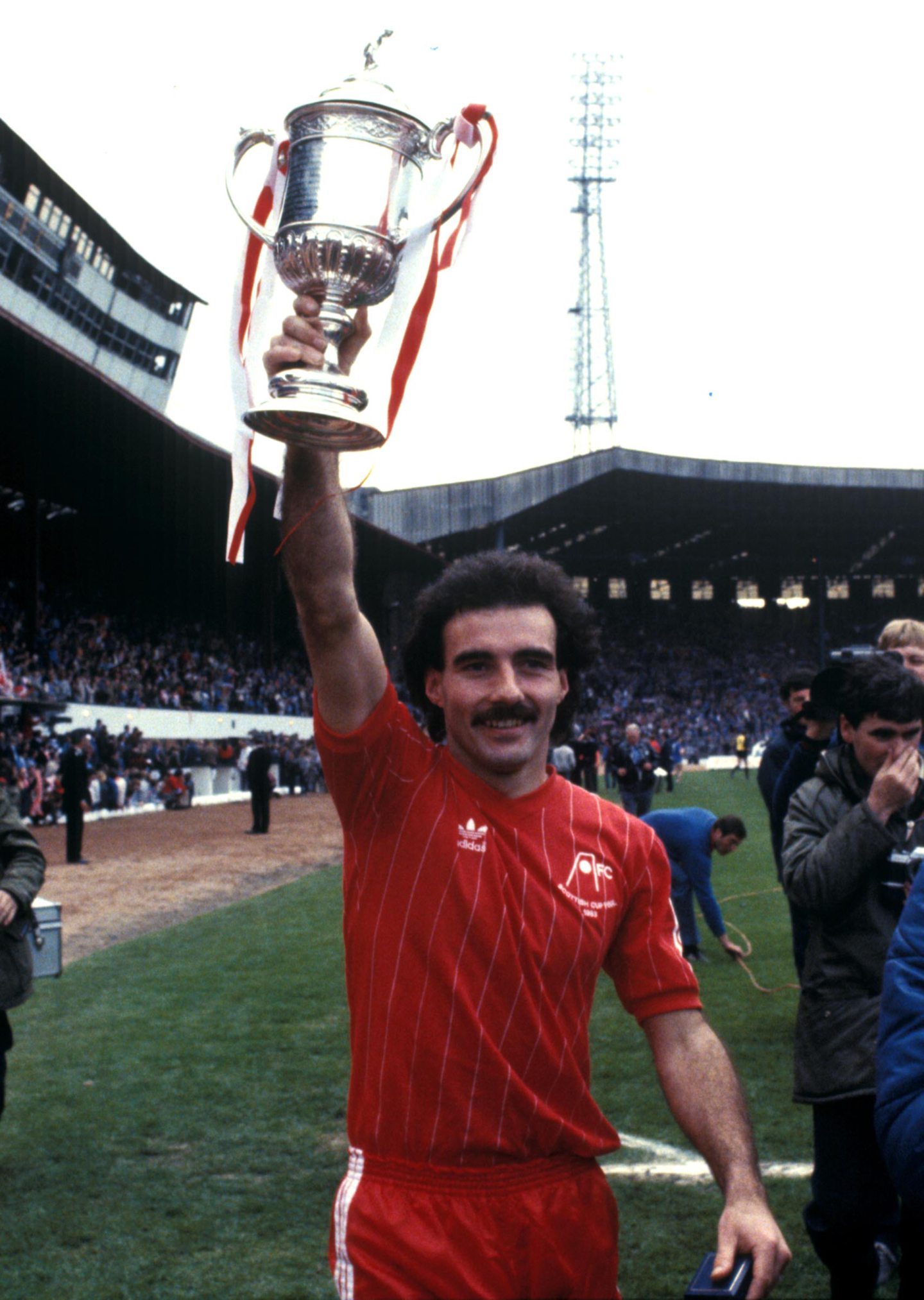 The legendary Willie Miller with another trophy for the Dons. Picture: SNS Group.
