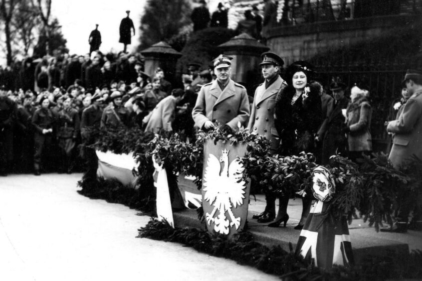 General Sikorski with King George and Queen Elizabeth in 1941.