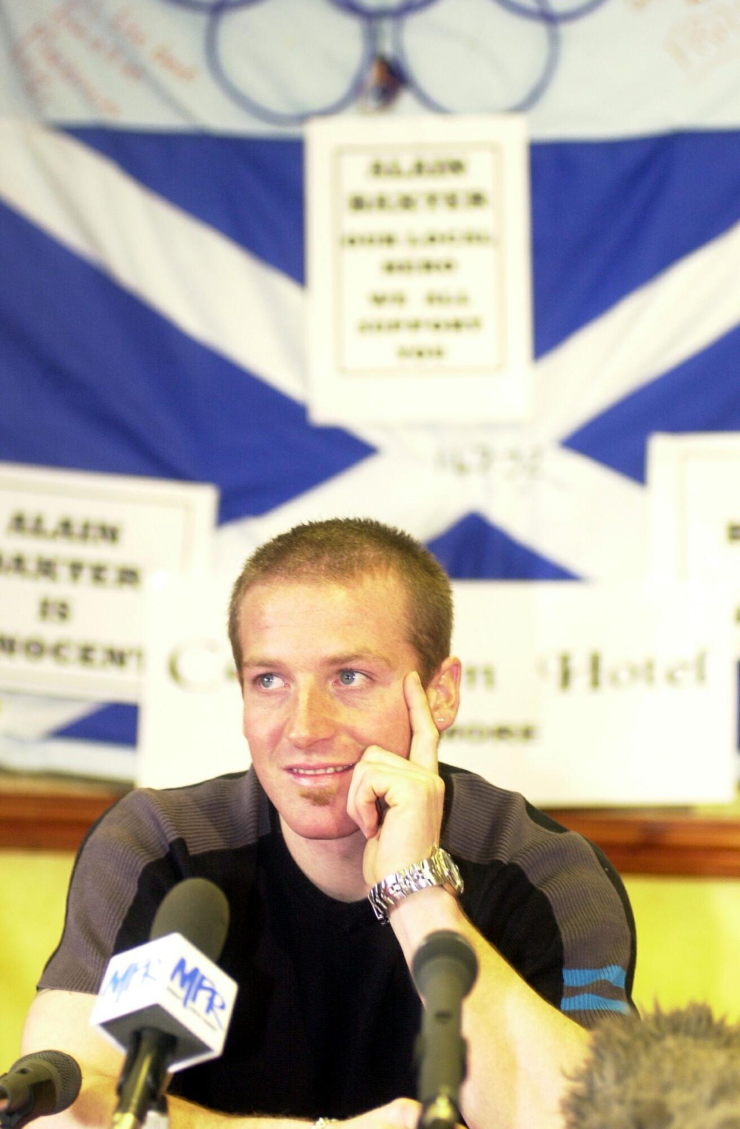 Alain Baxter was surrounded by messages of support at an emotional press conference in Aviemore in 2002.
