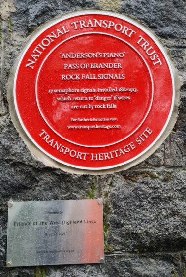 Anderson's piano was a system created by C&amp;O railway designer John Anderson to warn trains of rockfall at the Pass of Brander. His system has now been honoured with a Red Wheel plaque. 