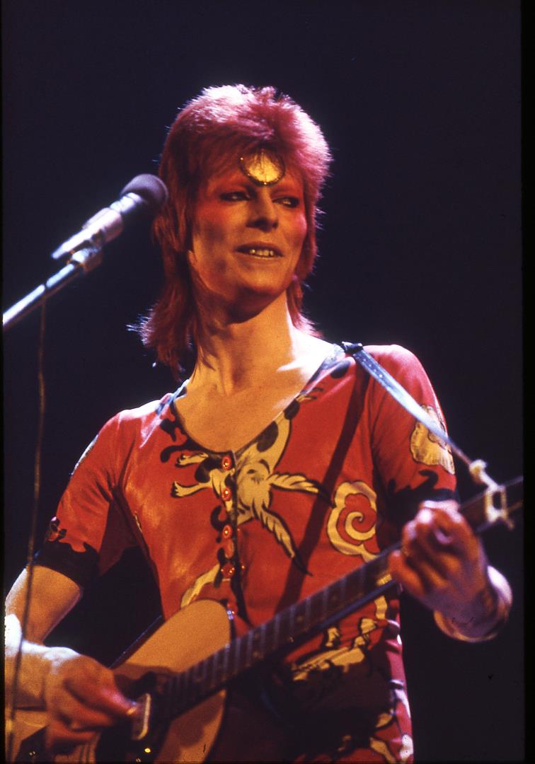 David Bowie performing as Ziggy Stardust.