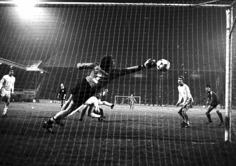 Alex McLeish's goal helped Aberdeen beat Bayern Munich 3-2 at Pittodrie.