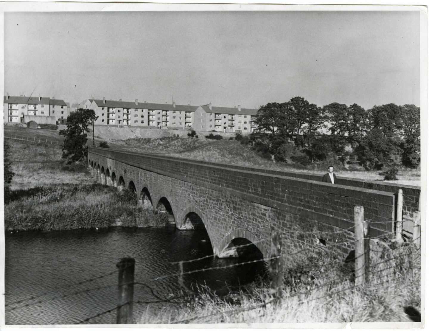 The bridge connecting Fintry and Linlathen