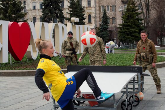 Soldiers of the Pechersk Territorial Defence unit play teqball in Maidan Nezalezhnosti (Independence Square), Kyiv, capital of Ukraine. Ukrinform/Shutterstock.