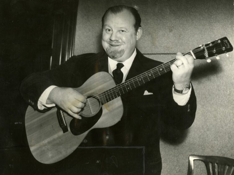 Burl Ives with a guitar at the Caird Hall in 1952. Image: DC Thomson.