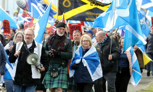 Hundreds of Scottish independence campaigners march through Arbroath