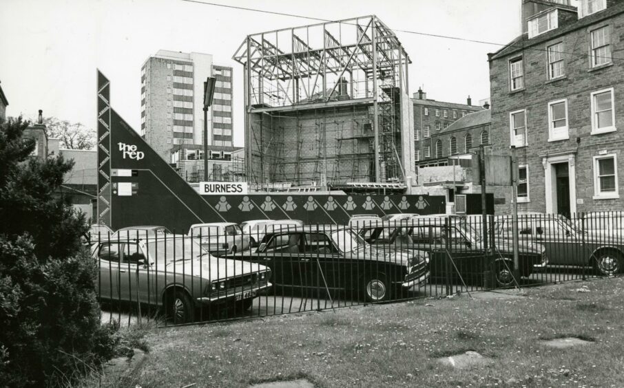 Dundee Rep under construction in 1980.