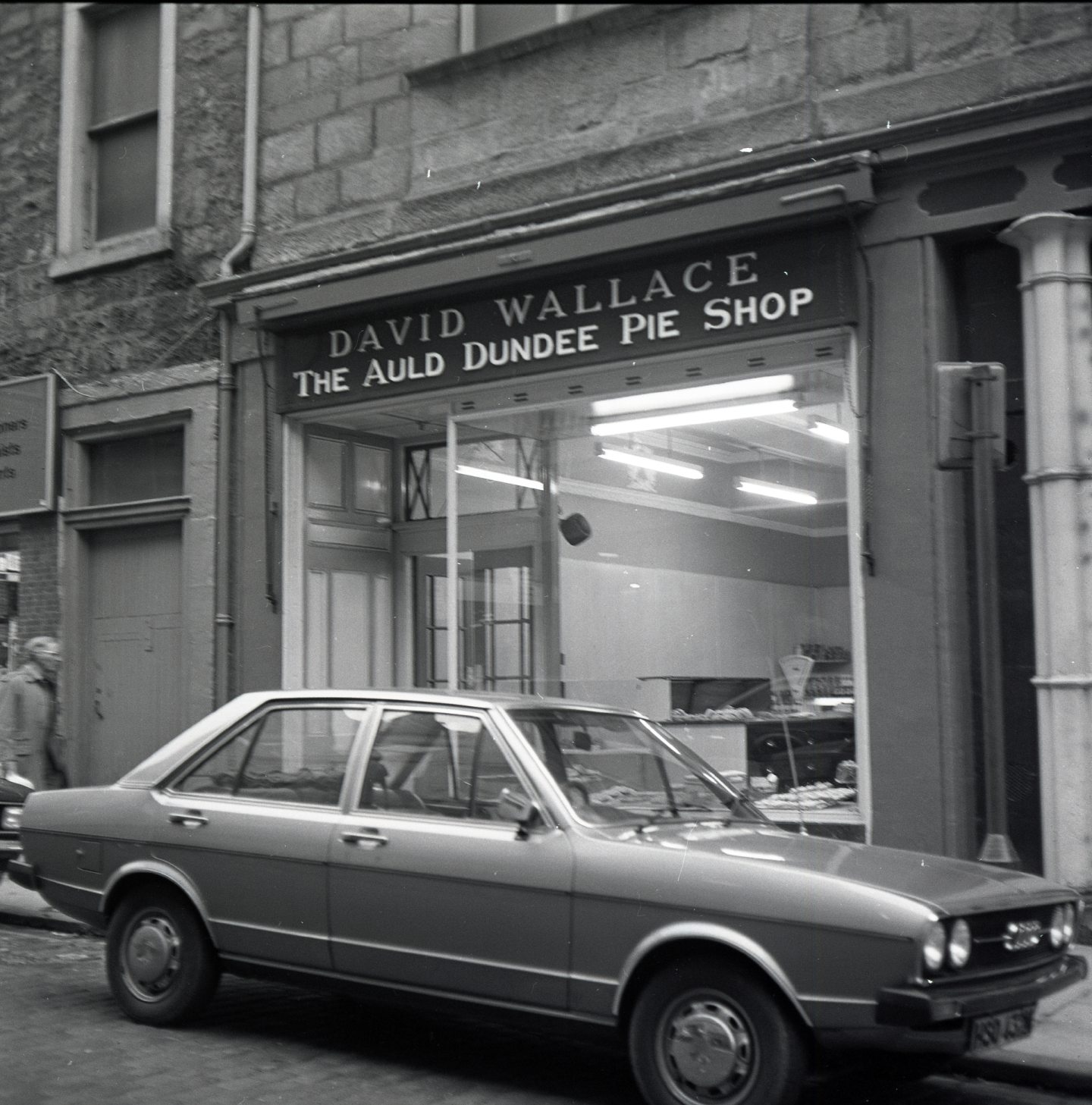 The Auld Dundee Pie shop in 1977.
