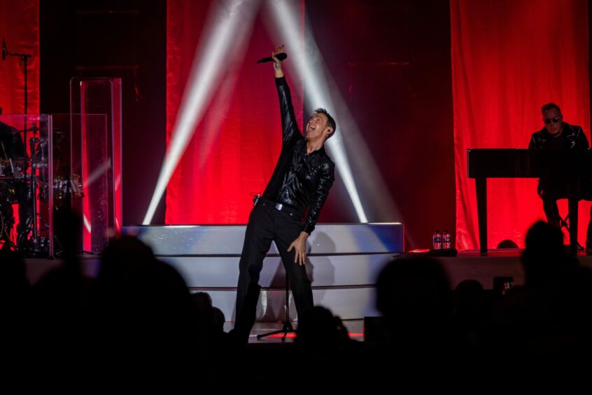 In Pictures Marti Pellow live at Caird Hall