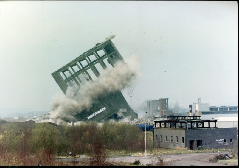 The Rothes Colliery towers were finally demolished on 15 March 1993.