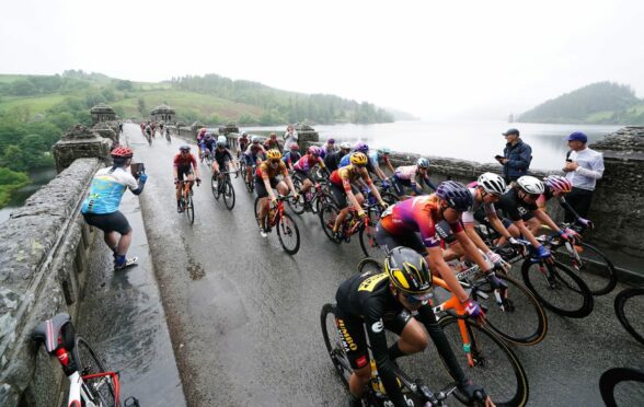 The peloton passes Lake Vyrnwy during stage four of The Women's Tour from Wrexham to Welshpool