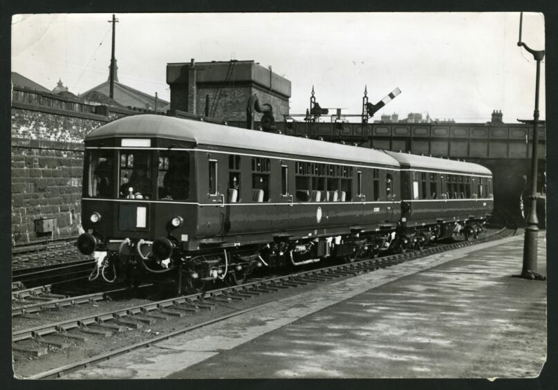 A diesel railcar at Dundee Tay Bridge Station in 1958.