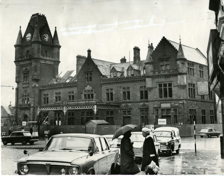 Dundee West Station in 1966 before closure and demolition.