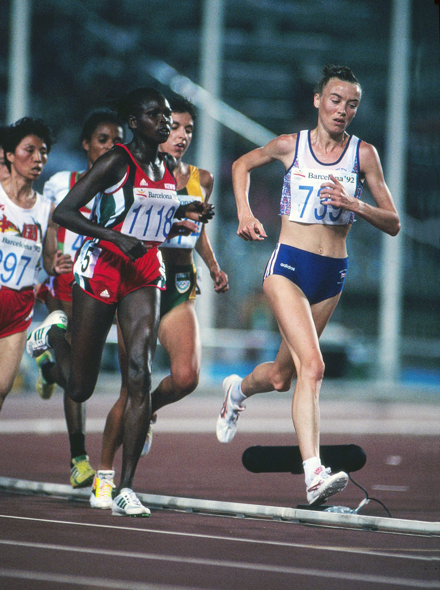 Liz McColgan was increasingly put under pressure in the 10,000m final at the Barcelona Games.