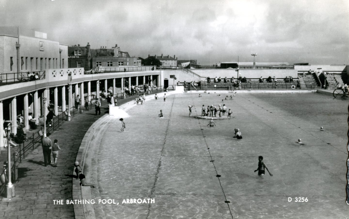 People would flock to Arbroath to escape the hustle and bustle of city life. (Angus Council collections).