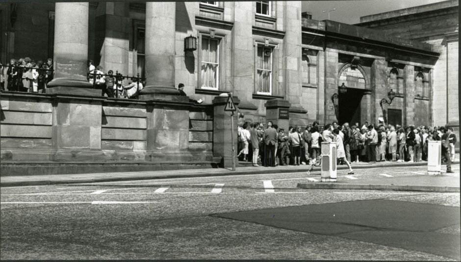 A large queue outside the High Court in Dundee for the trial of Andrew Hunter in 1988