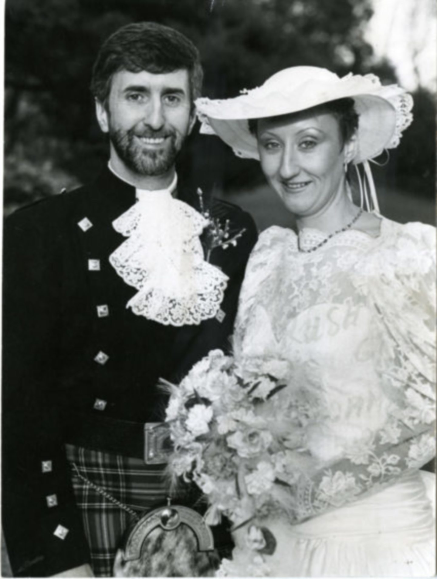 Andrew and Lynda Hunter on their wedding day, before tragedy struck in 1987. Image: DC Thomson.