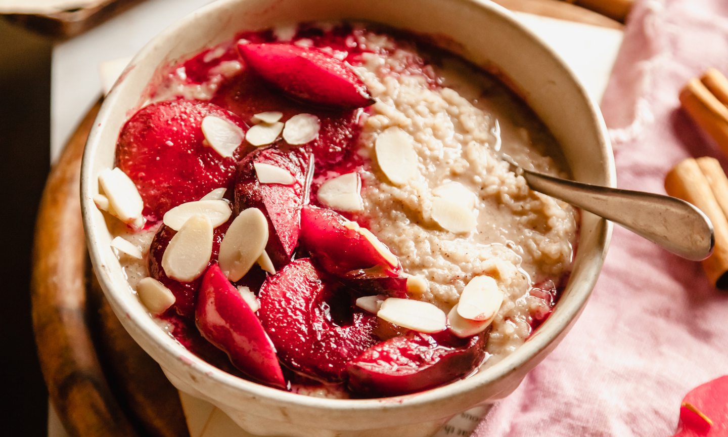 Vegan rice pudding with roasted plums.