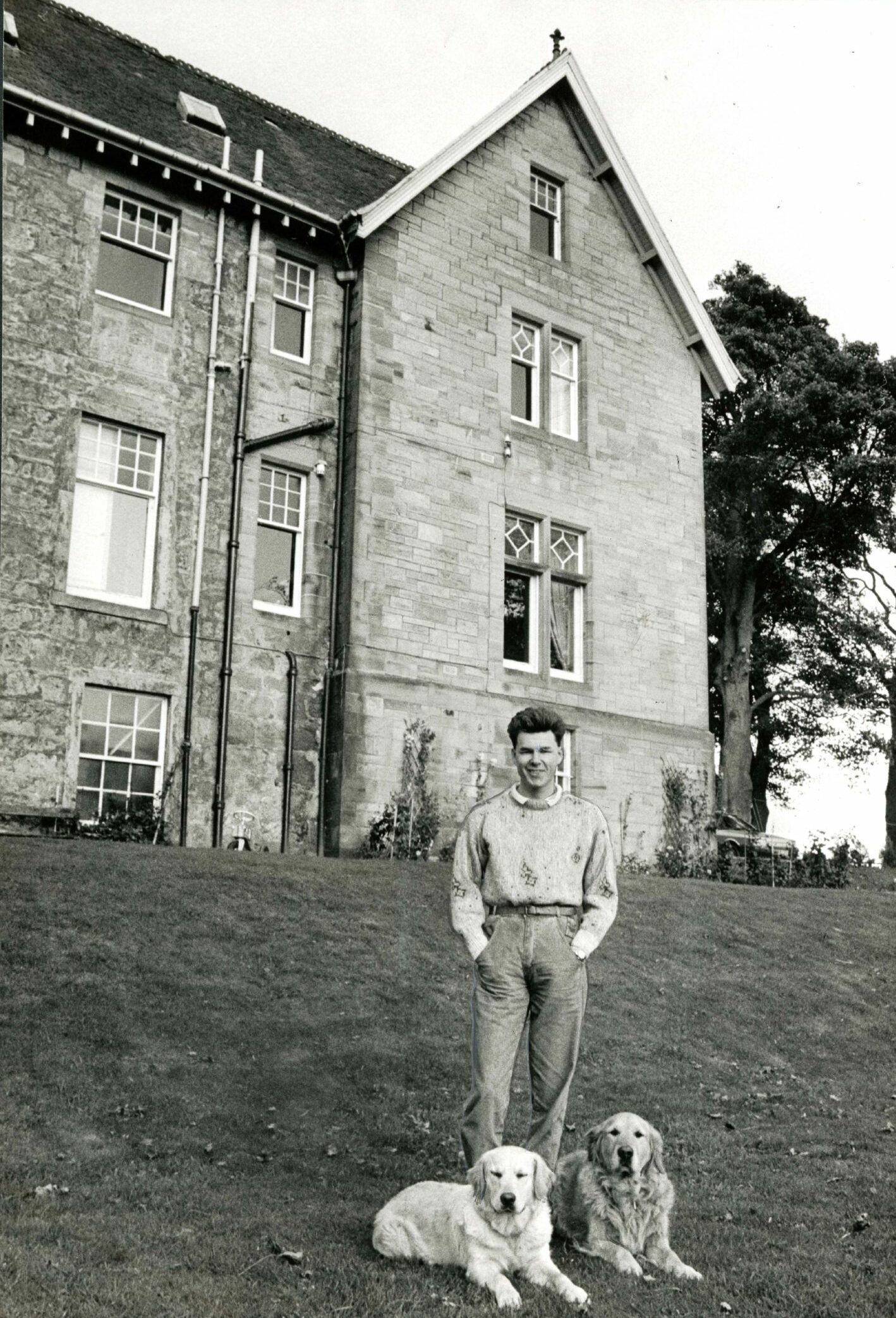 Stuart Adamson outside his Dunfermline home in 1988.