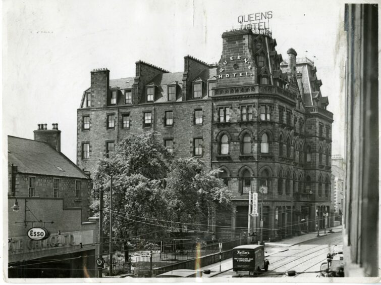 Signage for the Palace Theatre can be seen beside the Queen's Hotel in 1952.