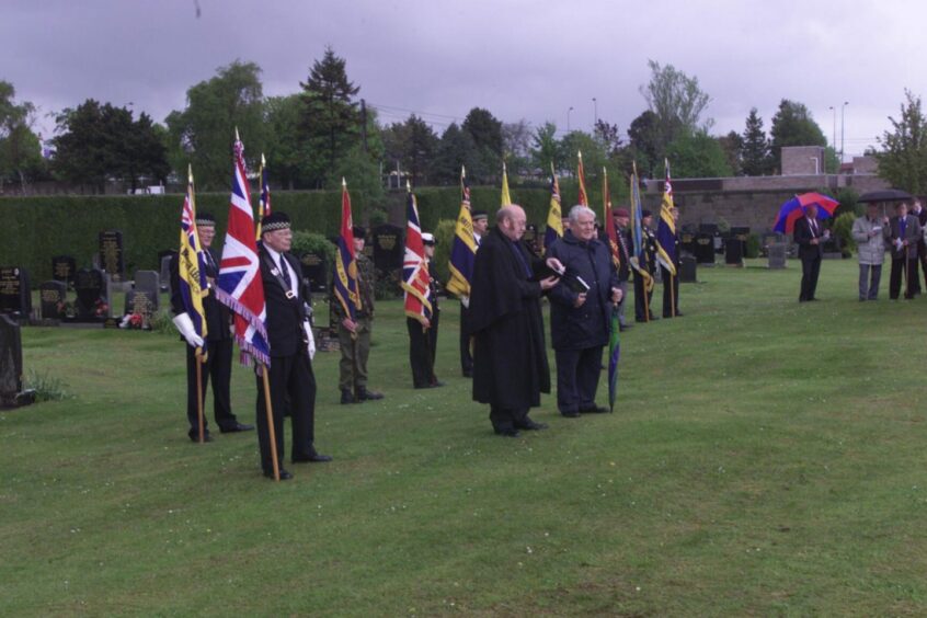 The benches were placed on the edge of the "poor ground" in Dundee Eastern Cemetery, where the Victoria Cross heroes lie buried. 