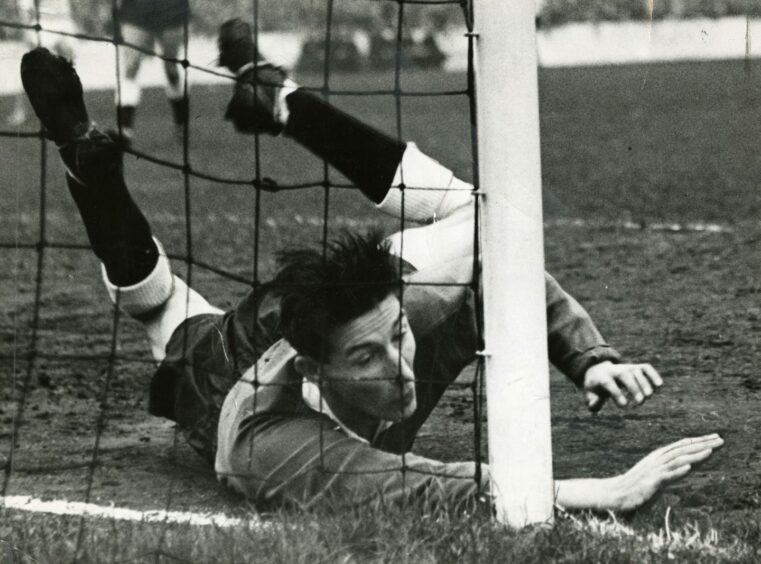 Bill Brown doing what he did best back in 1960 during his Spurs days. Image: DC Thomson.