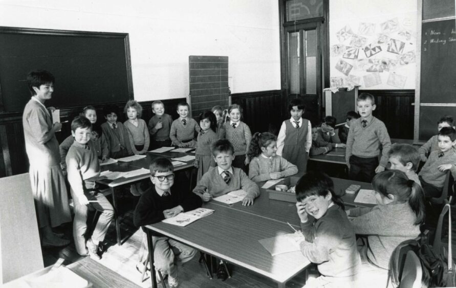 Primary 2 and 3 from Blackness Primary return after the fire damaged the school. April 1988. Image: DC Thomson.