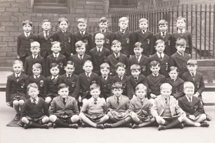 Gordon (extreme right, second row from top) in Primary 3