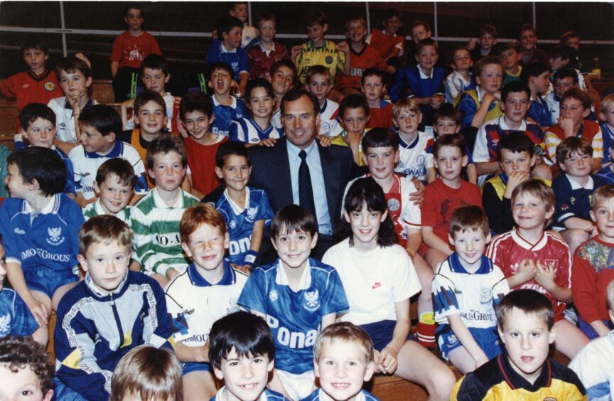 St Johnstone manager Alex Totten with children at a coaching seminar in Perth in 1991. Image: DC Thomson.