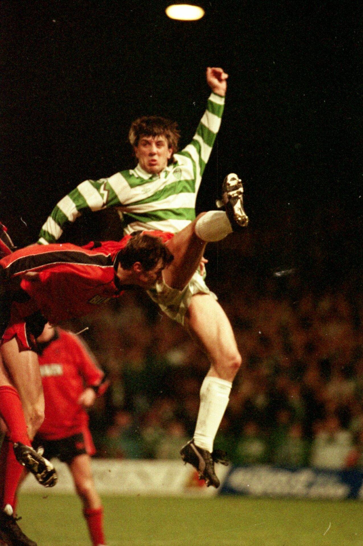 Ferguson goes in where it hurts and Celtic's Rudi Vata manages to clear the danger. Image: DC Thomson.