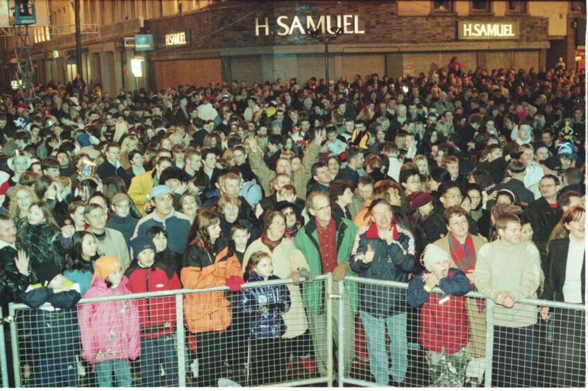 The crowd in Dundee City Square on Hogmanay 1999.