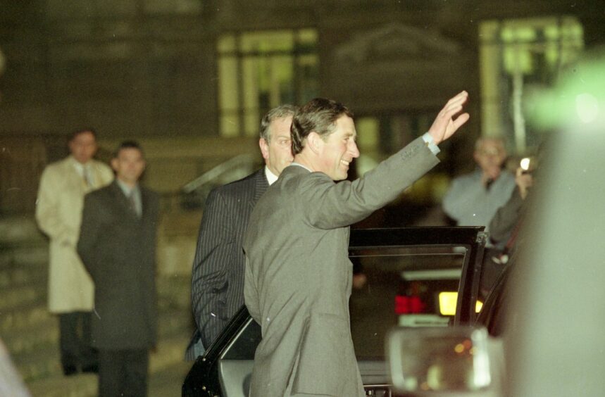 Charles waves to those who remained behind to give him a proper Dundee send-off. Image: DC Thomson.