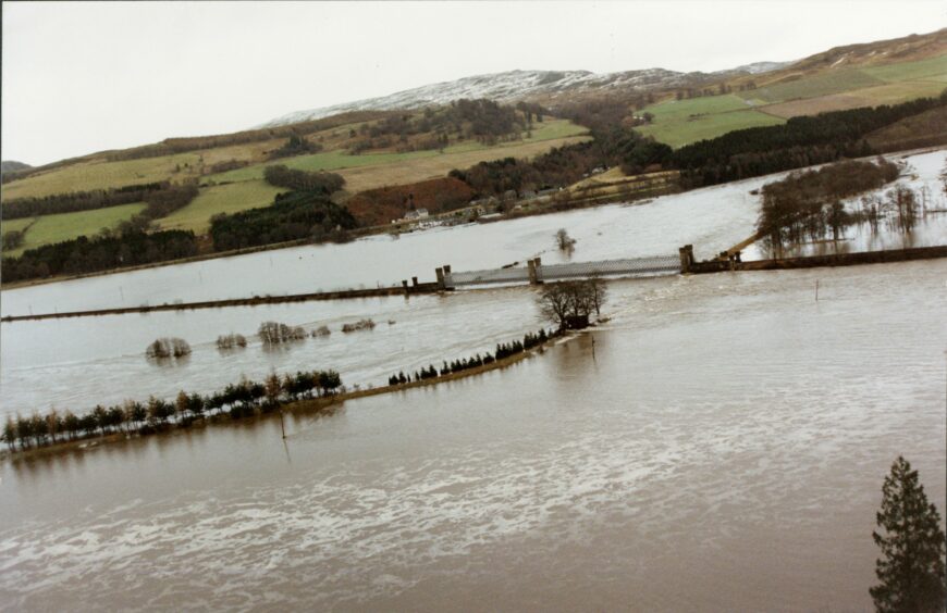 Flooding at Dalguise Railway Bridge, Dunkeld, which shows the Tay's high water level. Image: DC Thomson.