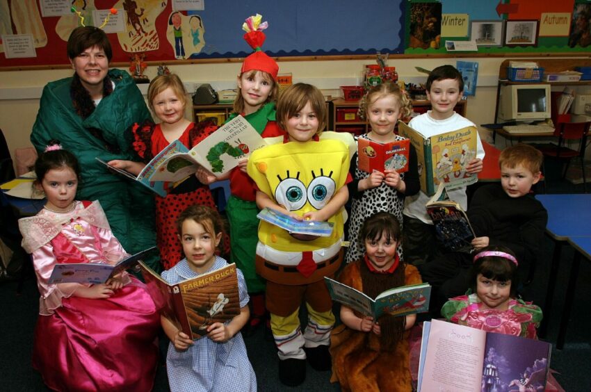 Inverkeilor Primary School pupils in 2006.