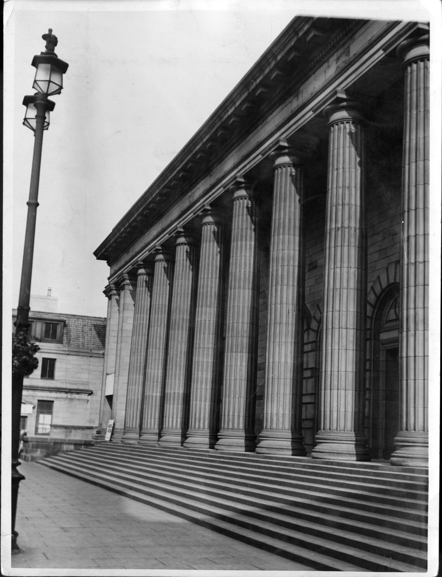 The iconic pillars at the front of the Caird Hall. 1950. Image: Supplied.