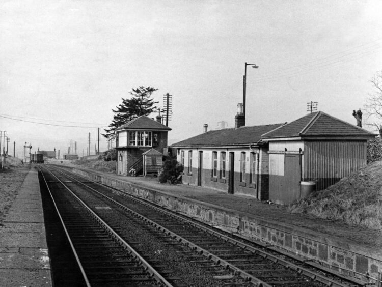 Liff station in 1961, showing the platforms, signal box and station buildings. Image: DC Thomson.