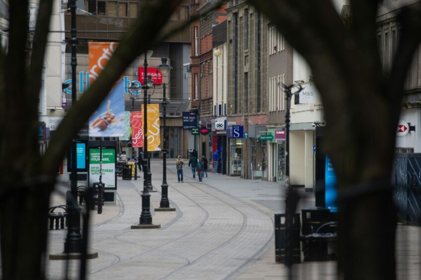 Members of the public out in the Murraygate in Dundee on March 25 2020. Image: Kim Cessford/DC Thomson.