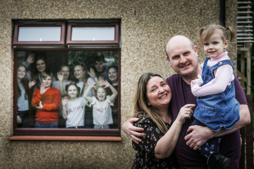 The Hann family, who have 13 children, during lockdown in 2020. Image: Mhairi Edwards/DC Thomson.