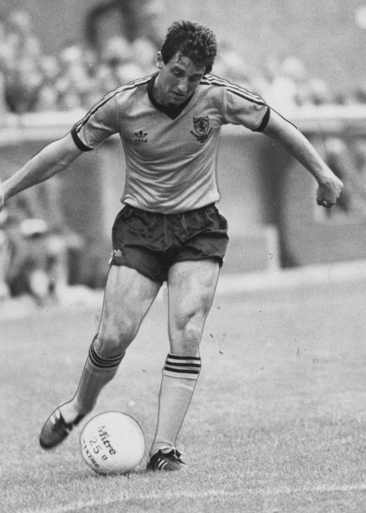 Ralph Milne playing for Dundee United.