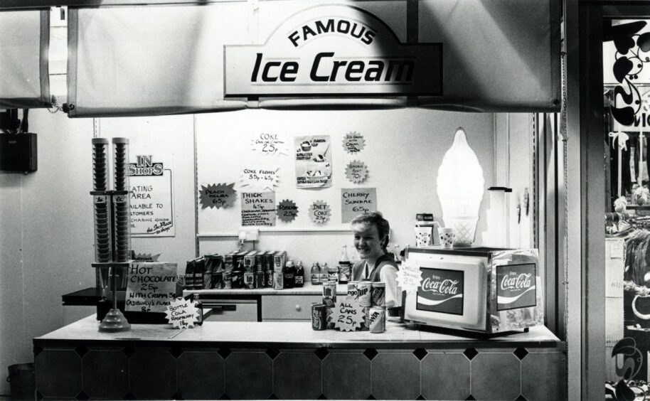 Sales assistant Lynn Brown in Robertson's Ice Cream Parlour in 1987. Image: DC Thomson.