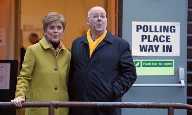 Nicola Sturgeon and Peter Murrell outside a polling station.