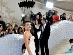 Florence Pugh debuts shaved head at her first Met Gala (Photo by Evan Agostini/Invision/AP)