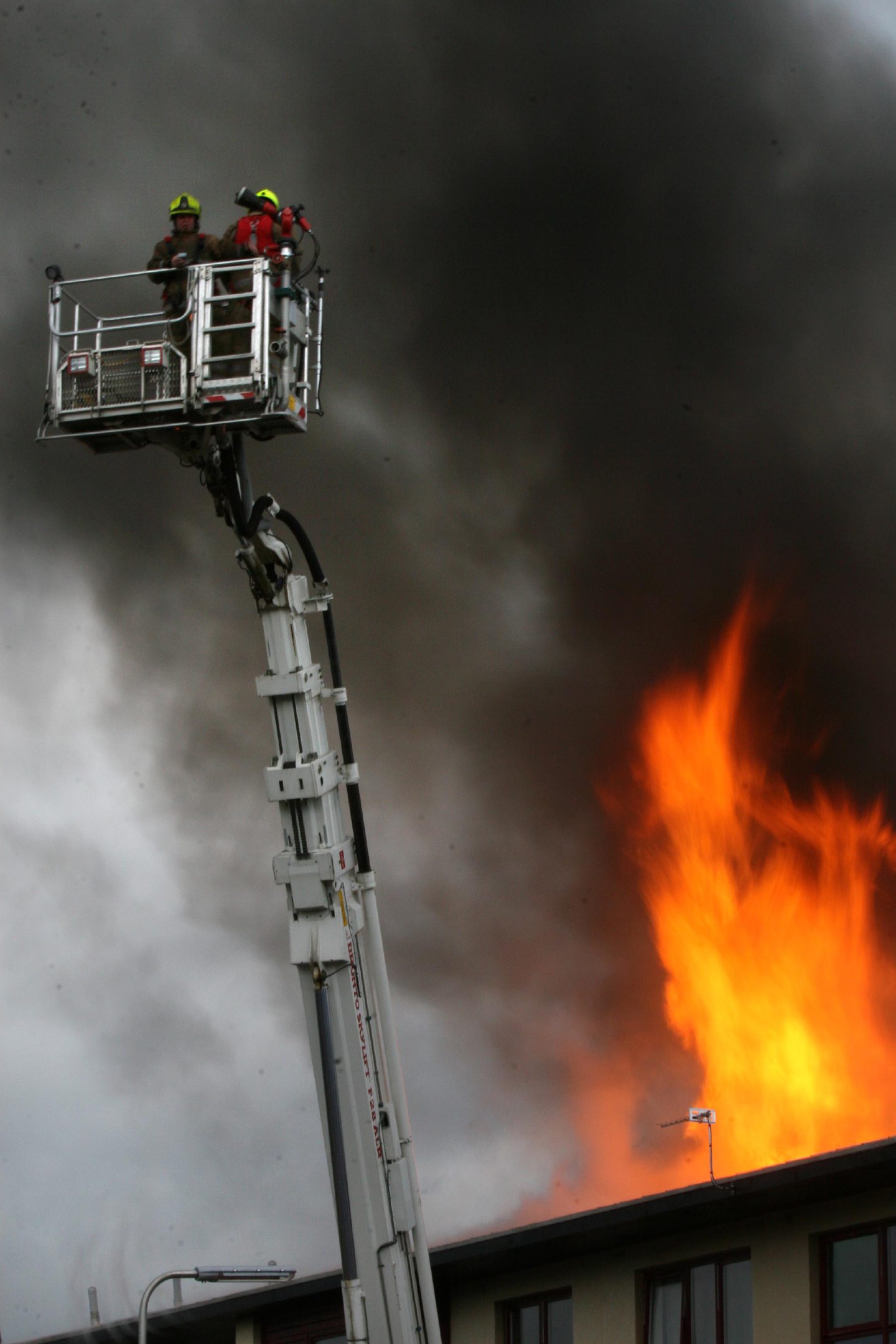 Scrapyard fire spread to nearby flats. Image: DC Thomson.